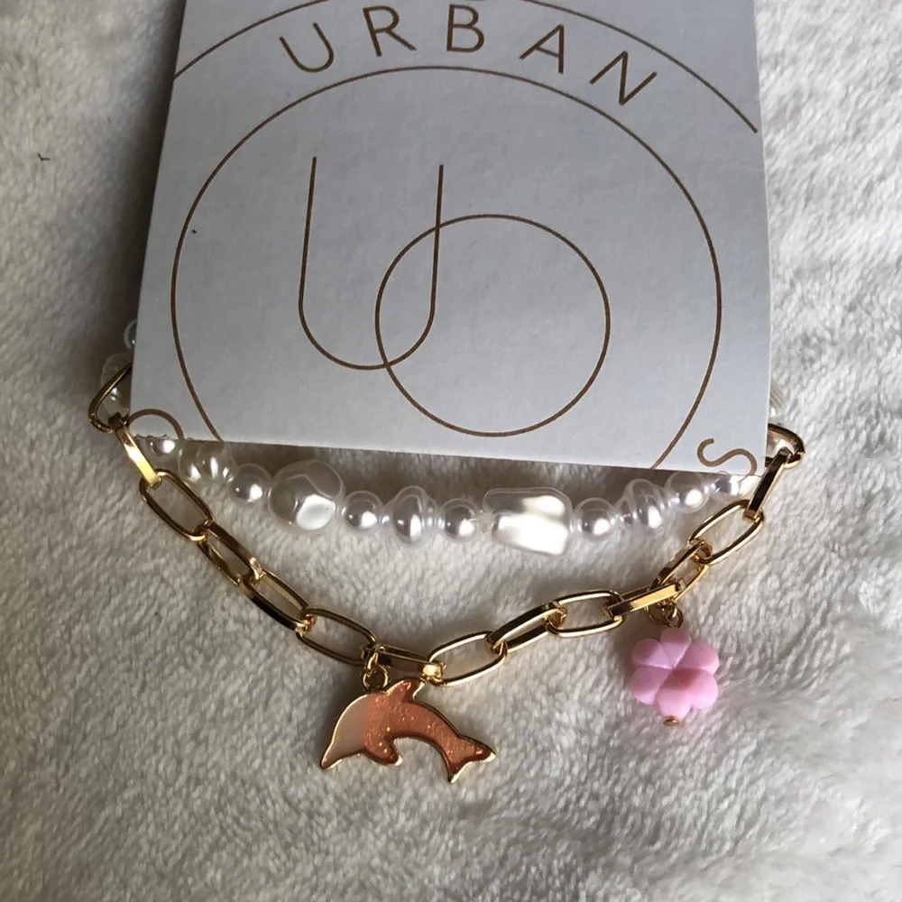 New urban outfitters faux pearl charm bracelet, gold tone chain and pearl